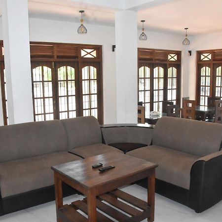 Silverline Guest House Anuradhapura Esterno foto