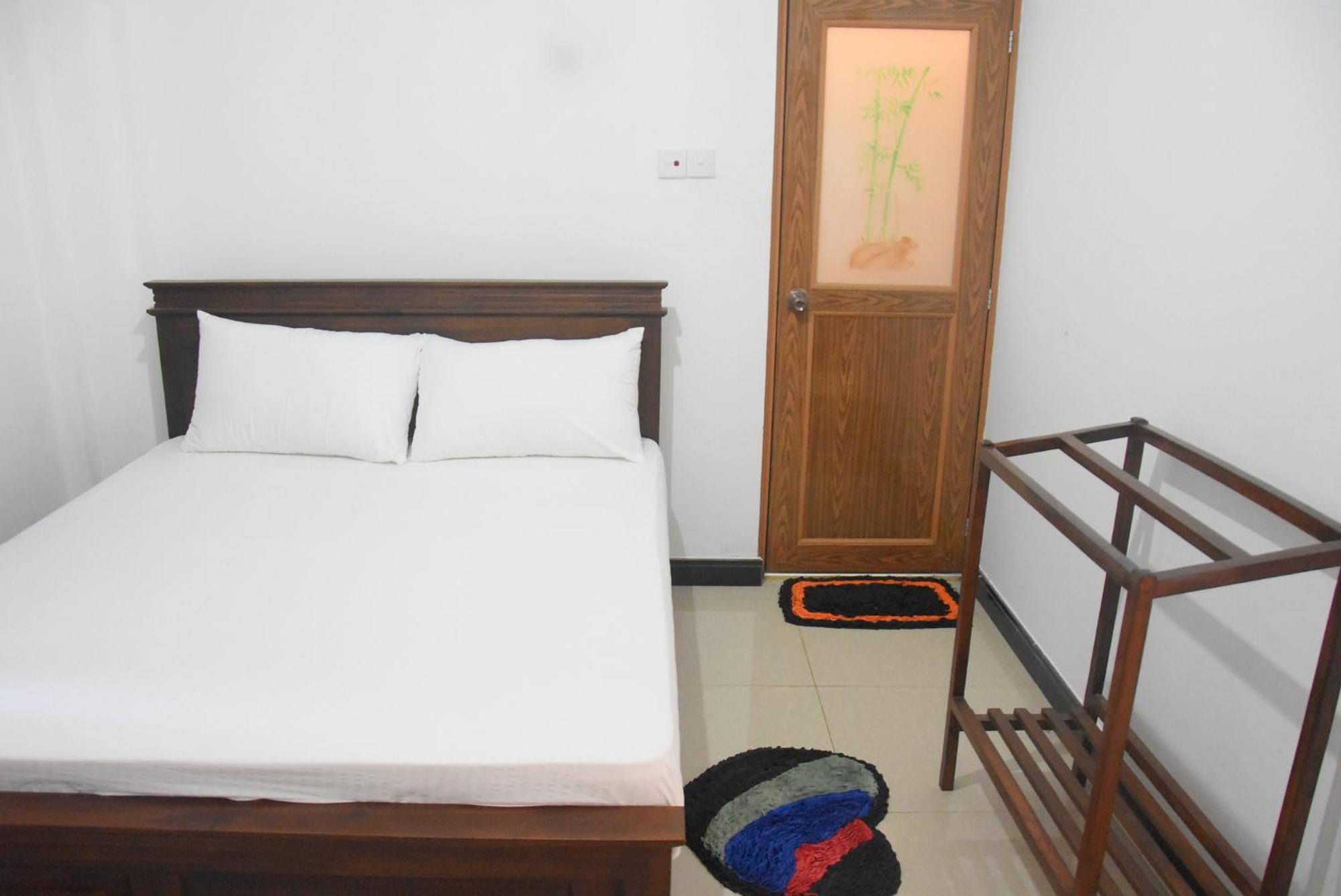 Silverline Guest House Anuradhapura Esterno foto