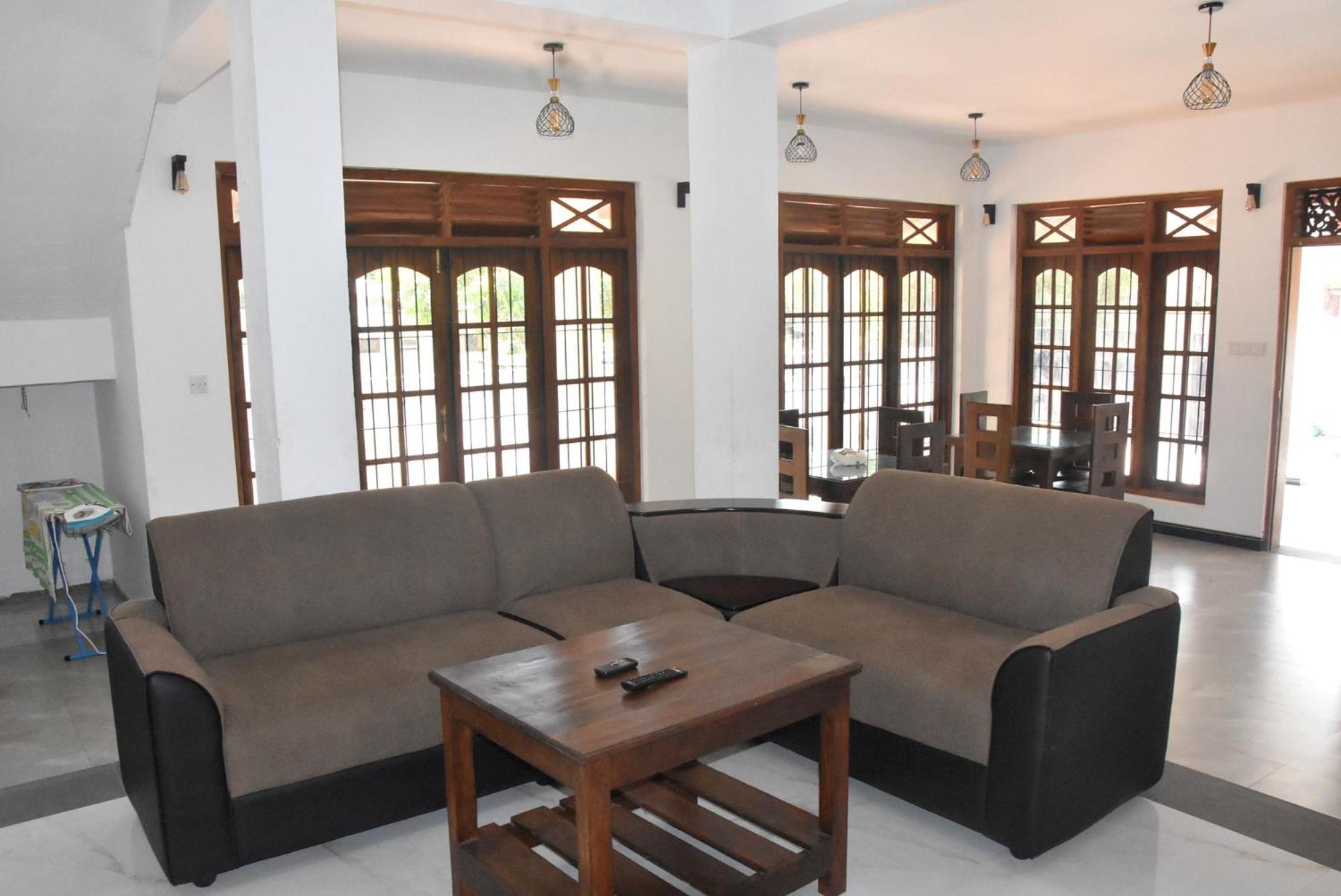 Silverline Guest House Anuradhapura Esterno foto