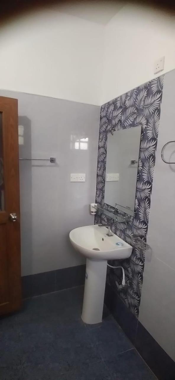 Silverline Guest House Anuradhapura Esterno foto